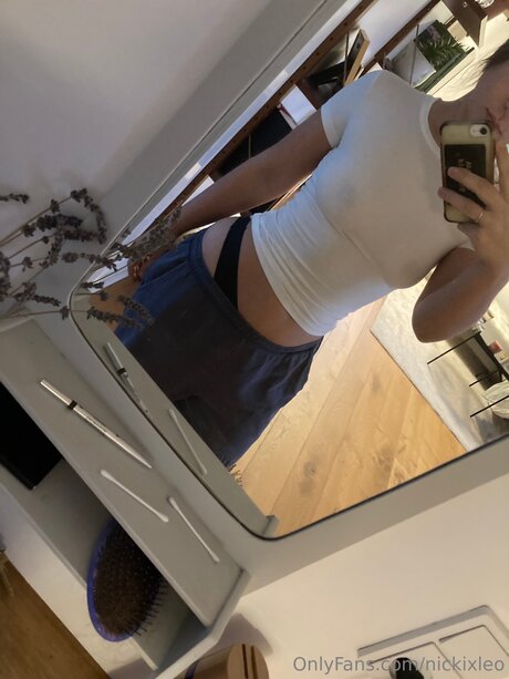 Nickixleo pornstar naked picture