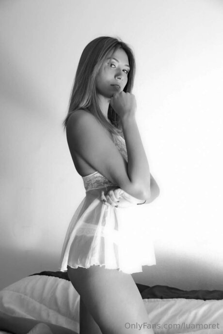 Luamoret sexy actress archive