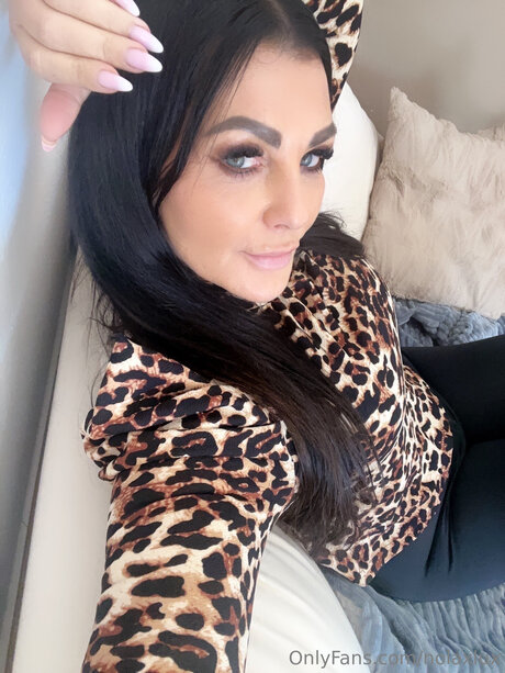 Nolaxlux model art pics