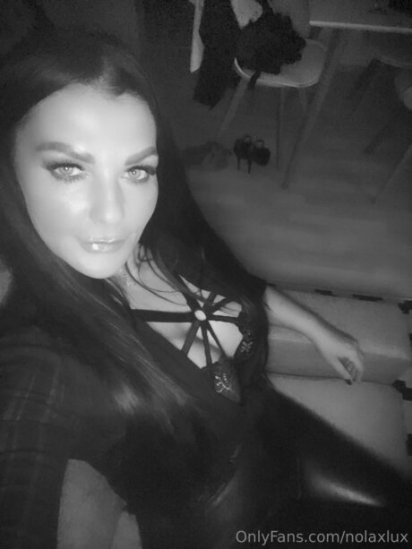 Nolaxlux hot star photo