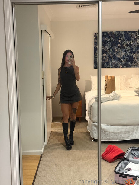 Taragracex star naked images