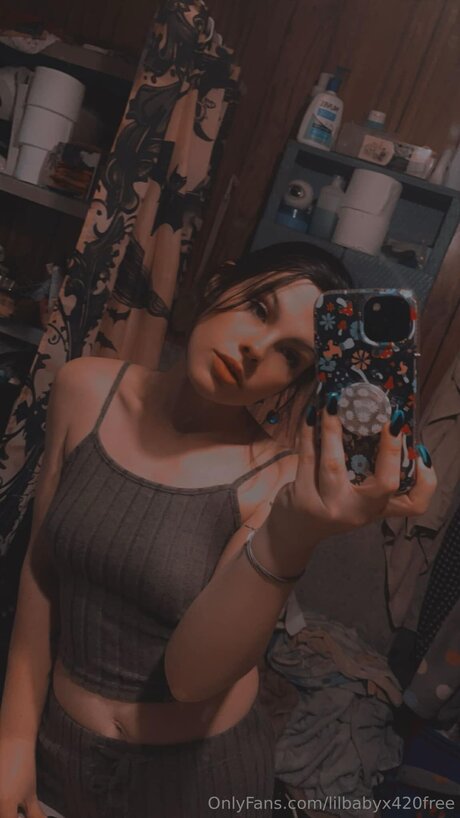 Lilbabyx420free star hot pic