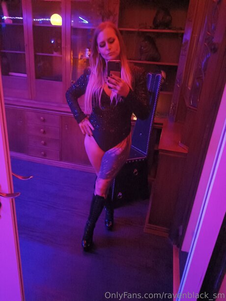 Ravenblack Sm model perfect photos