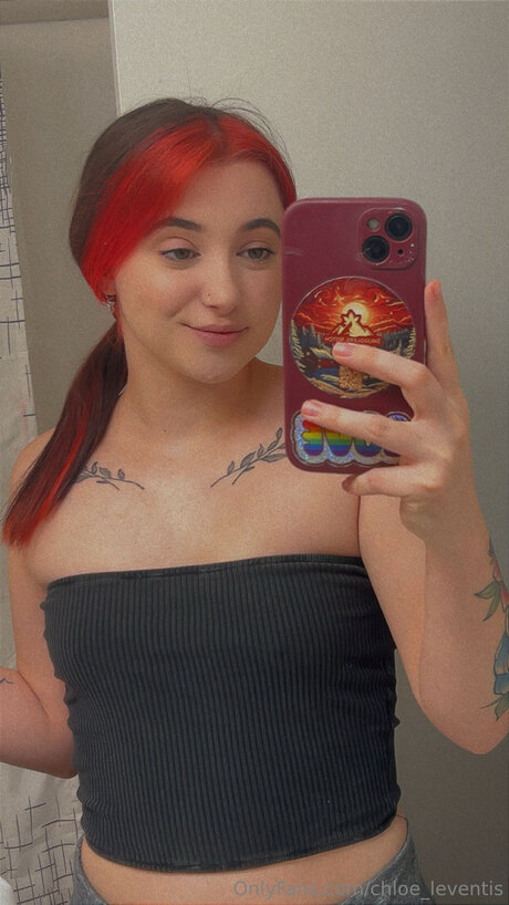 Red W top model image