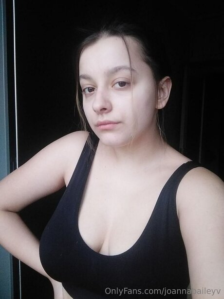 Joannabaileyv top star photo