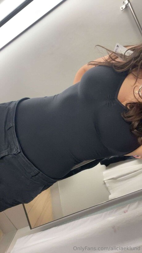 Aliciaeklund model perfect img