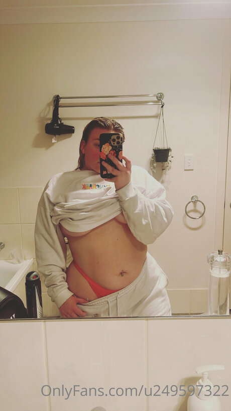 U249597322 beautiful pornstar image