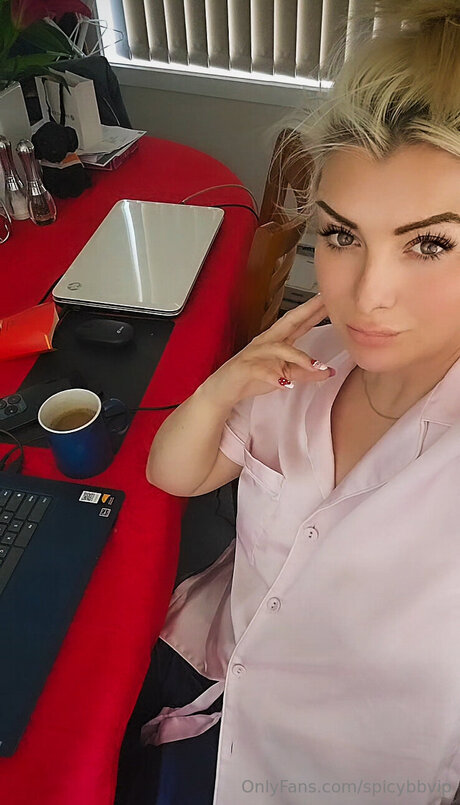 female popular onlyfans sex image