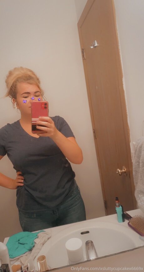 Xsluttycupcakex6669x star porn photos
