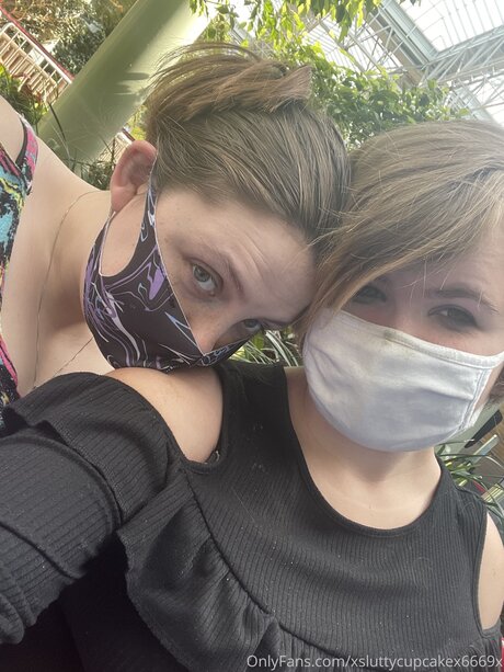 Xsluttycupcakex6669x pornstar sexy img