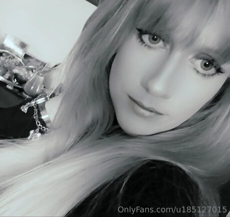 U185127015 nice model photos