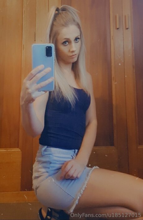 U185127015 sex actress picture