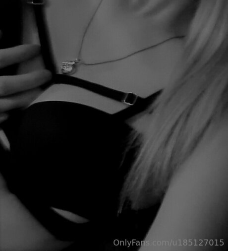 U185127015 model naked archive