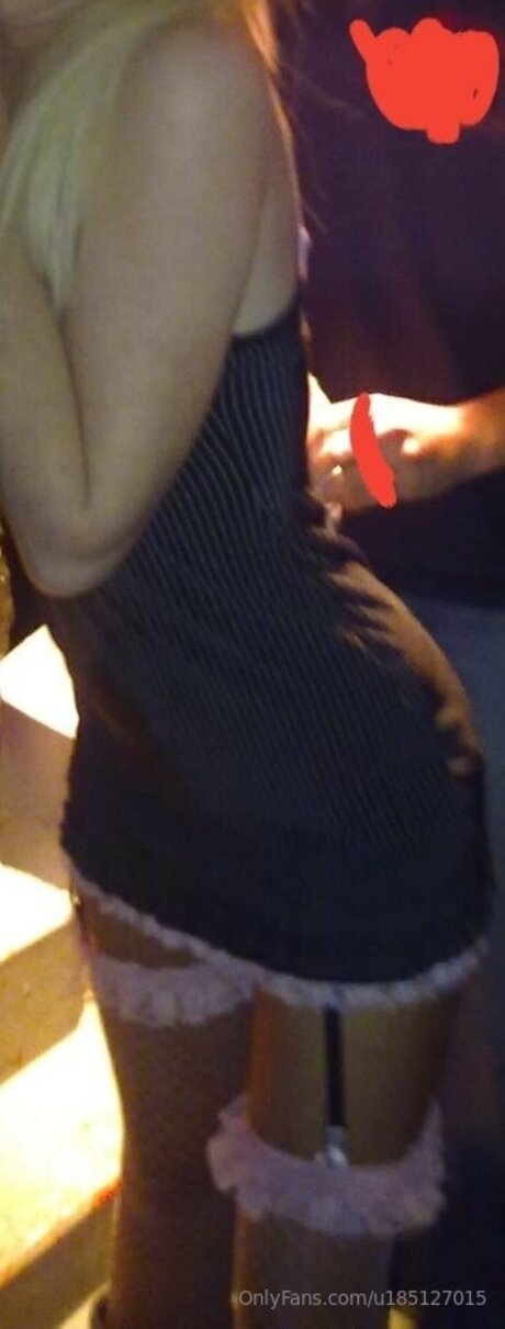 U185127015 model naked img