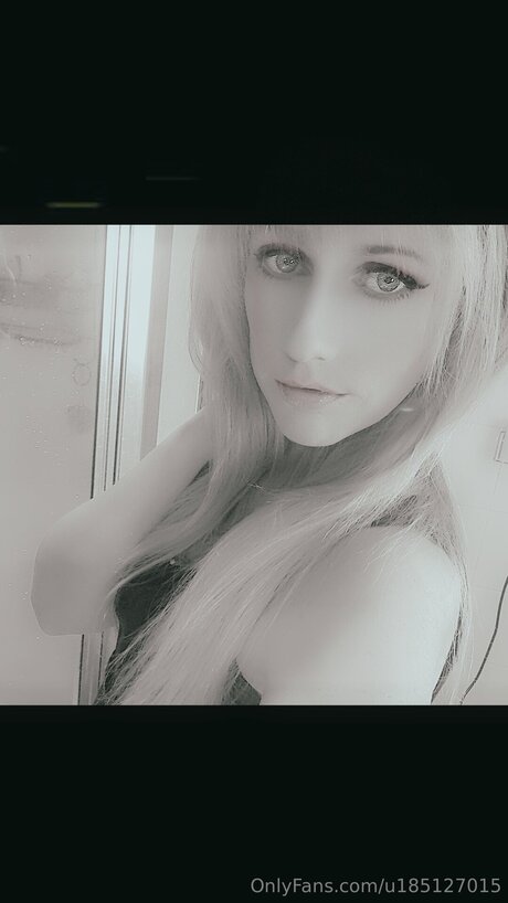 U185127015 erotic star pics