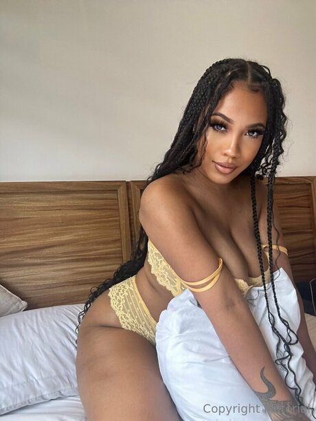 Misskaelynmarievip xxx model pic