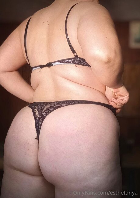 Esthefanya star erotic picture