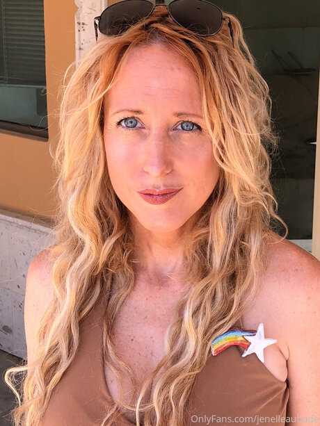 Jenelleaubade pretty actress pic