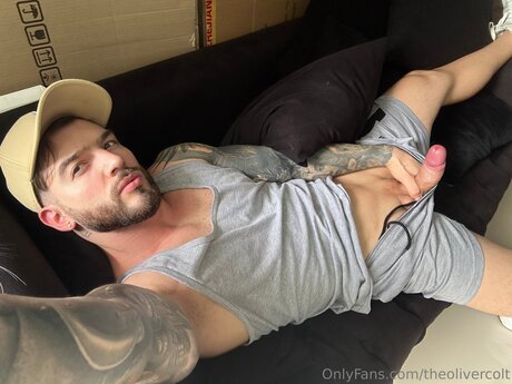 Theolivercolt model top picture