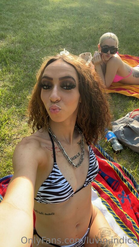 Becxa Hills exclusive model images