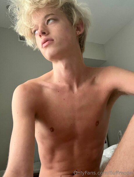 Fluffmoon model exclusive picture