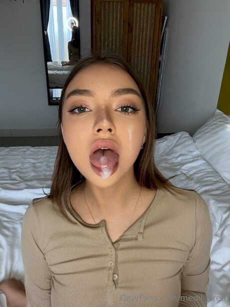 Medii Siren nudes model image