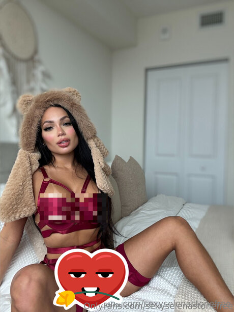 Sexyselenastonefree pornographic actress galleries