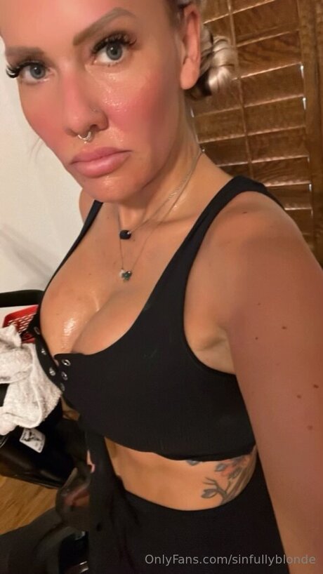 Sinfullyblonde hot pornstar pictures