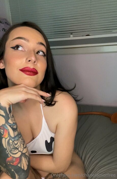 Chanelamorfree model naked image