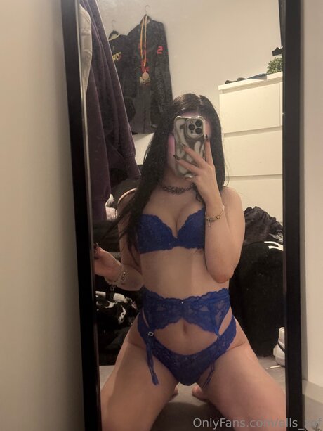 Ells Xof star hot pics