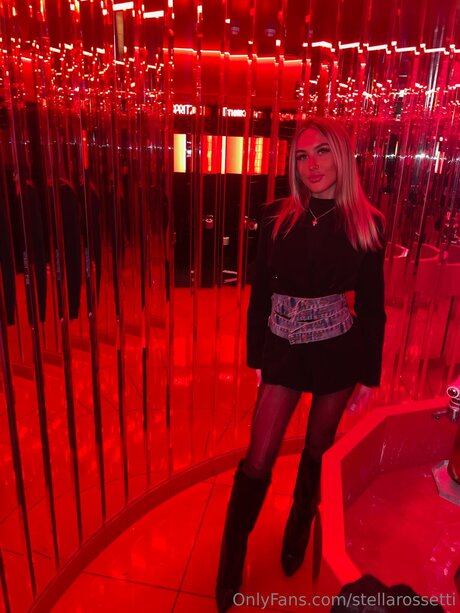 Stellarossetti model nudes picture