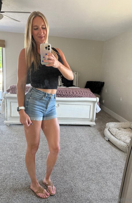 Rachelxrainefree sexy pornstar img