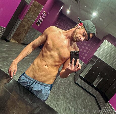 2h 3x nudes star photo