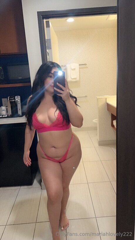 Mariahlovely222 pornstar photo