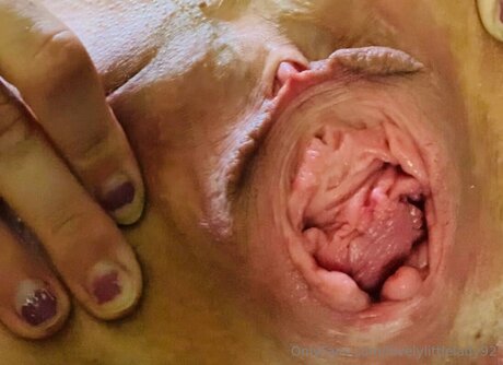 Lovelylittlelady92 sexy model img