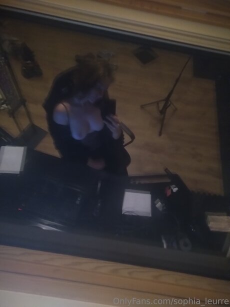 Sophia Leurre nice actress pics