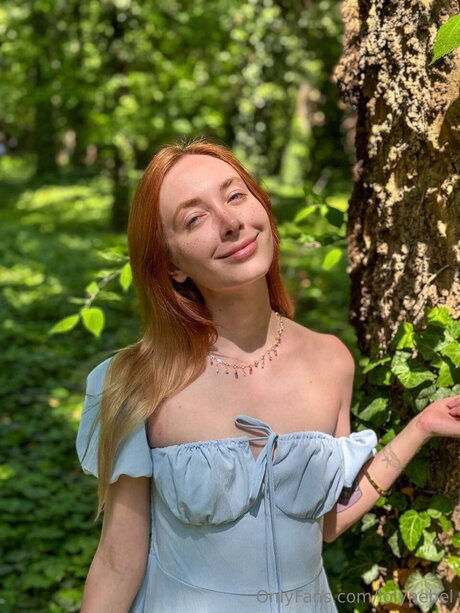 Lolynebel hot model images