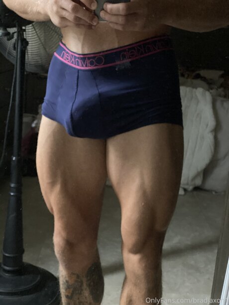 Bradfree nude model picture