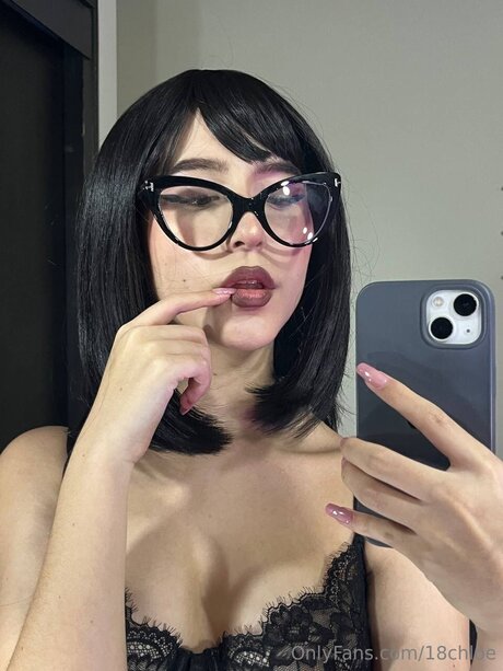 18chloe high quality actress photo