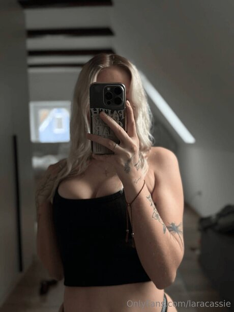 Laracassie free star img