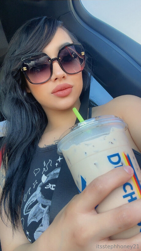 Itsstephhoneyxo21 sexy model pic