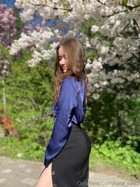 Luna Rawz sex model pic