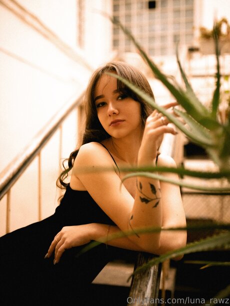 Luna Rawz high quality pornstar galleries