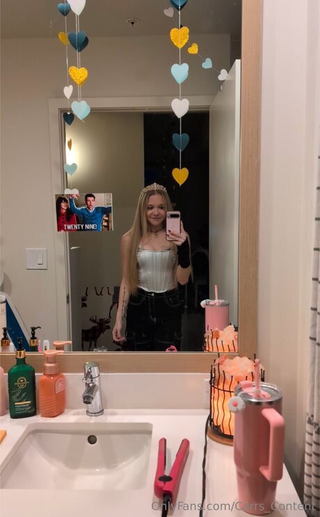 Carrs Content actress pics