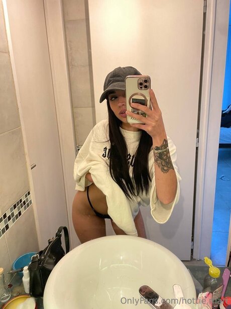 Hottie Mari free actress galleries