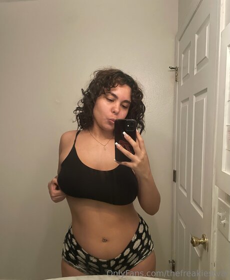 Thefreakiestval nude star photos