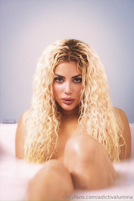 Adictivalumina pretty actress photos