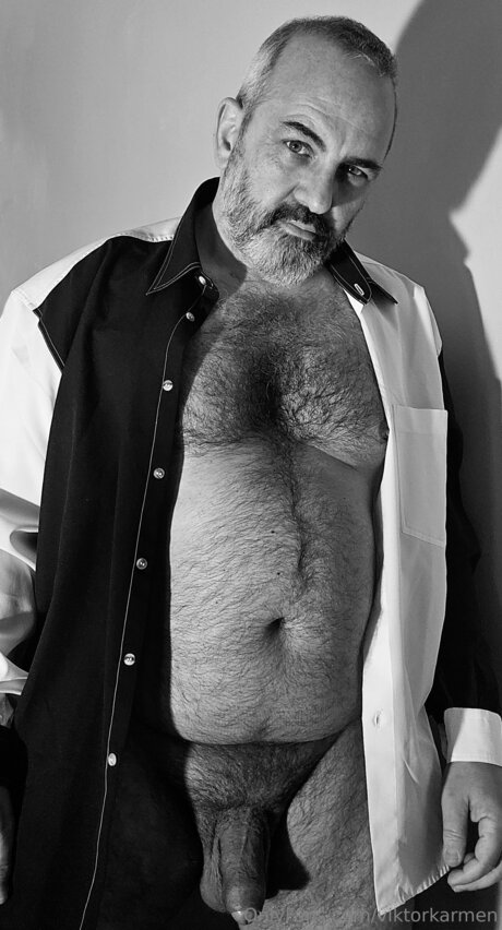 Viktorkarmen star nude pic