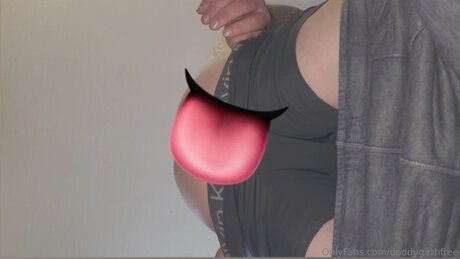 Daddygirthfree model sexy image