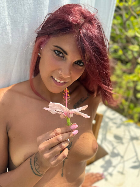 beauty girls onlyfans pornographic images